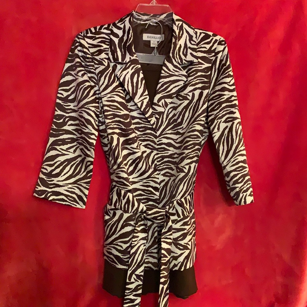 Two piece Danillo suit, sz 6, Brown and white.